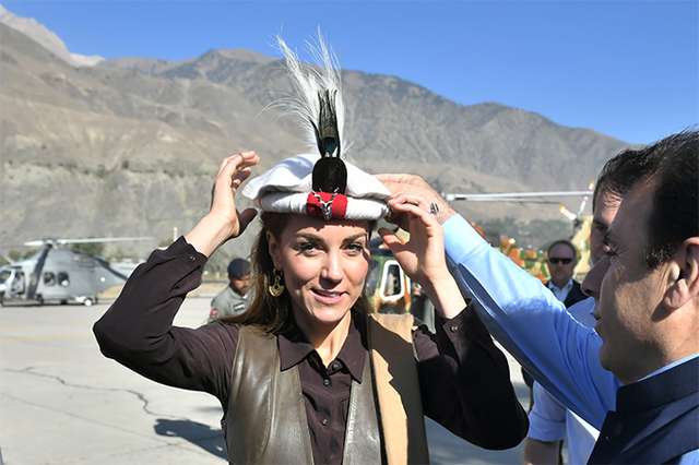 Кейт Міддлтон повторила образ принцеси Діани у Пакистані: фотопорівняння - фото 361942