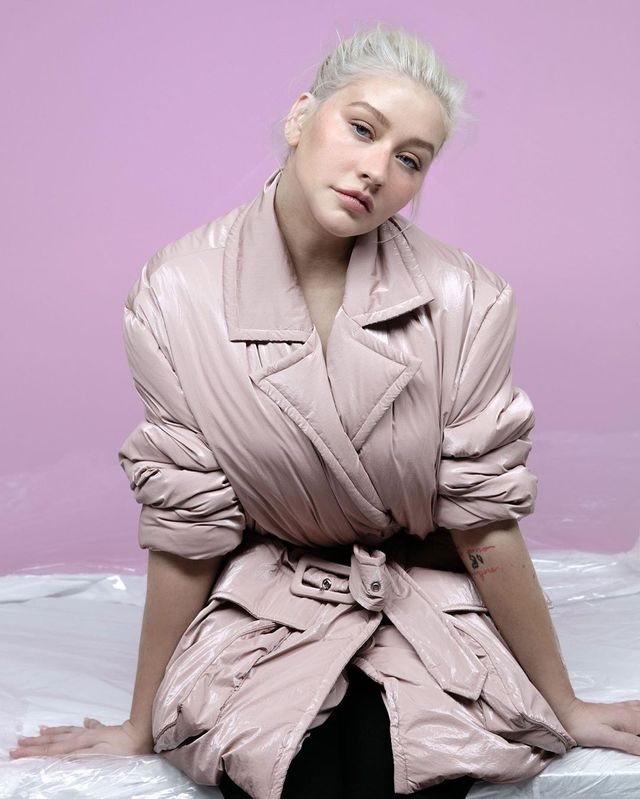 Крістіну Агілеру не впізнали у новій зйомці: як сьогодні виглядає зірка - фото 362034