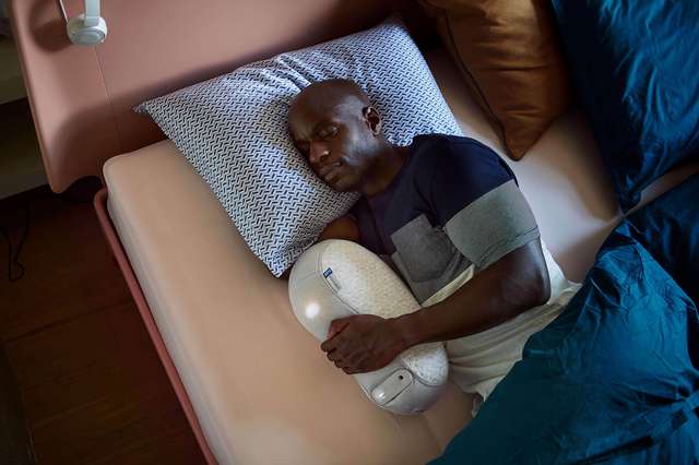 Створено подушку-робота, яка допомагає заснути - фото 362258