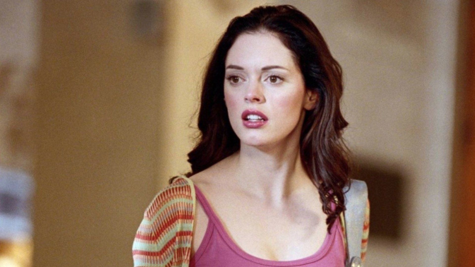 Вже не та: зірка серіалу Всі жінки відьми у прозорій сукні