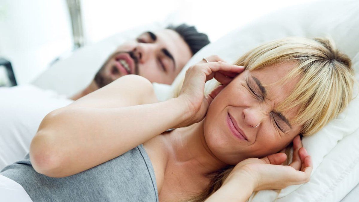 Ця чоловіча звичка дратує жінок більше за хропіння