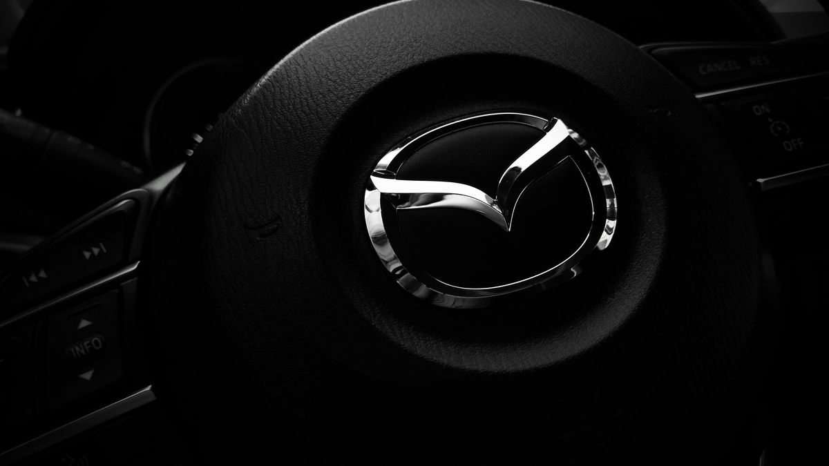 Mazda планує показати свій перший електромобіль - фото 1