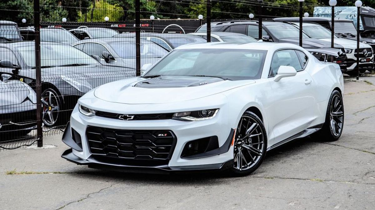 Заряджений Chevrolet Camaro ZL1 2018 року - фото 1