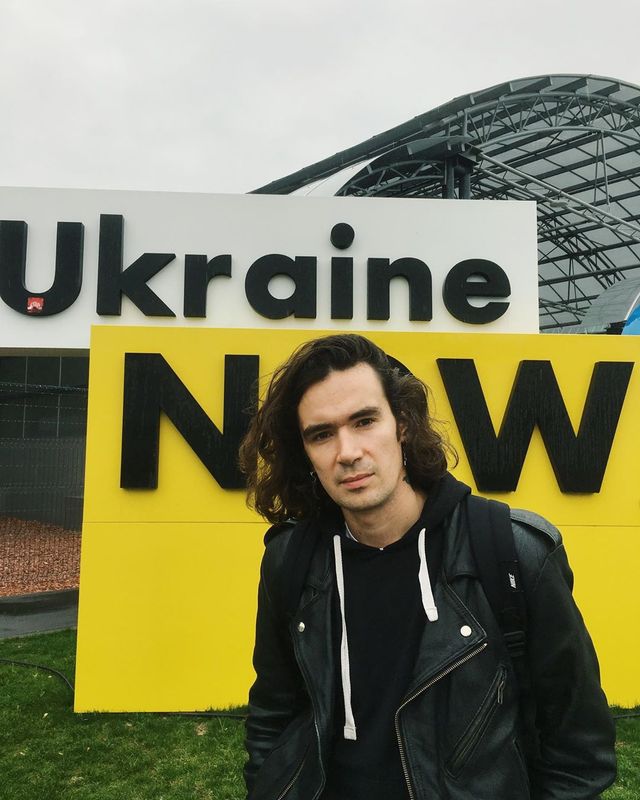 Найкучерявіші українські артисти: зіркова добірка до Дня кучерявих людей - фото 362569