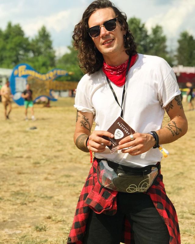 Найкучерявіші українські артисти: зіркова добірка до Дня кучерявих людей - фото 362571