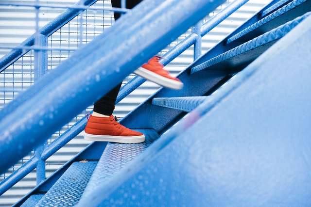 Як ходьба по сходах впливає на здоров'я - фото 362783