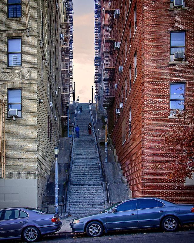 Сходи з Джокера: непримітну локацію Бронкса наповнили туристи і блогери (фоторепортаж) - фото 362819