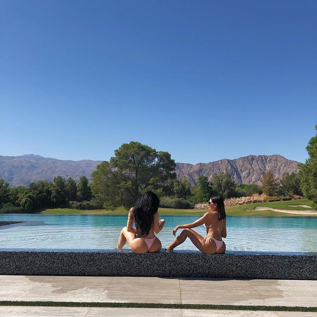 Наймолодша мільярдерка світу показала фанатам сідниці: фото - фото 362868