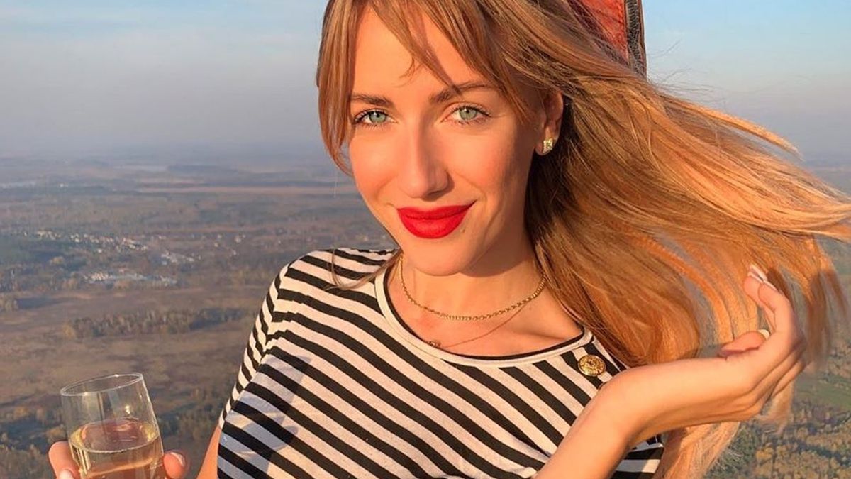 Леся Нікітюк похизувалася довгими ніжками в зухвалому міні