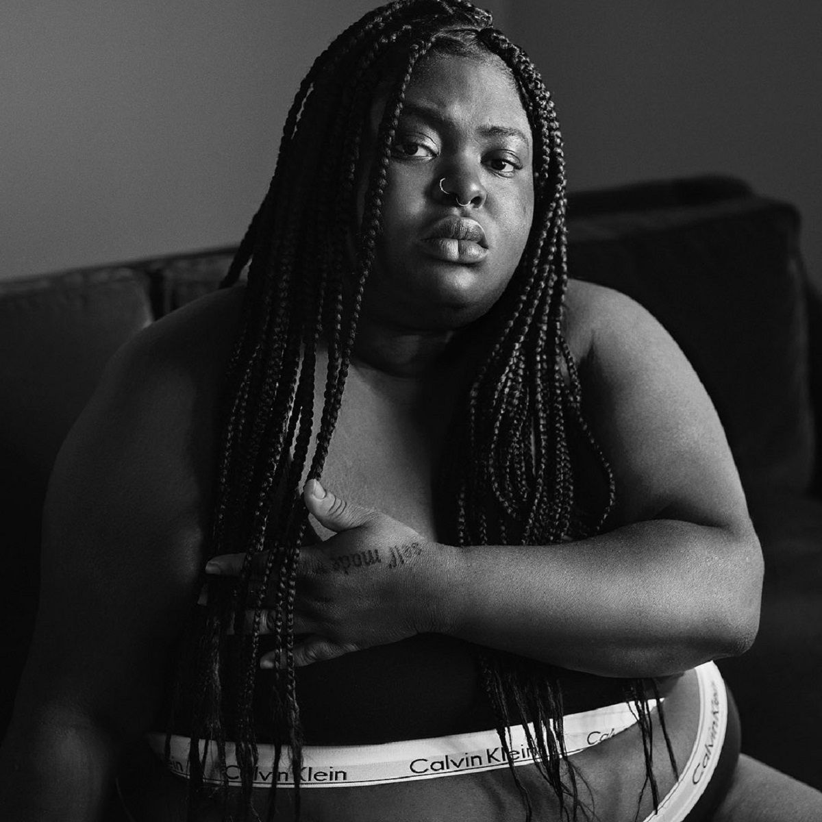 Ожиріння чи бодіпозитив: пишна модель у рекламі Calvin Klein обурила мережу (фото)