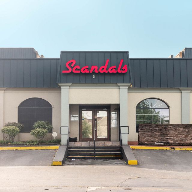 Як виглядають придорожні стрип-клуби у США: яскравий фотопроєкт - фото 363226