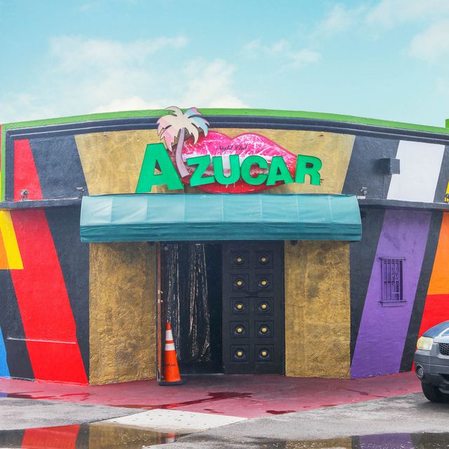 Як виглядають придорожні стрип-клуби у США: яскравий фотопроєкт - фото 363233