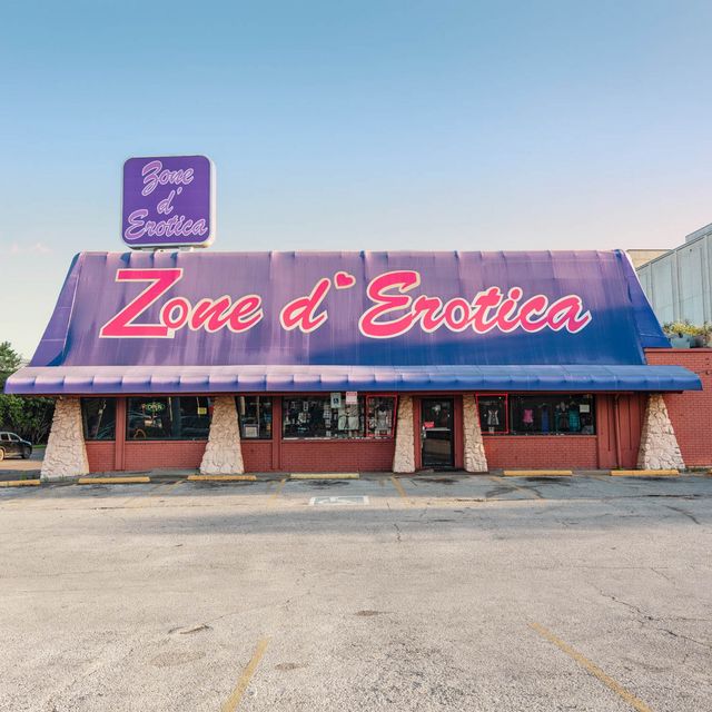 Як виглядають придорожні стрип-клуби у США: яскравий фотопроєкт - фото 363238