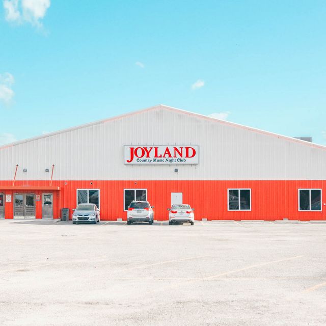 Як виглядають придорожні стрип-клуби у США: яскравий фотопроєкт - фото 363240