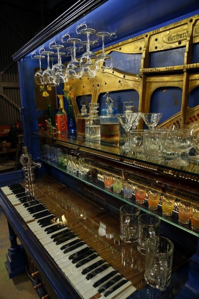 Старі піаніно перетворили у стильні меблі: ідеї для декору - фото 363385