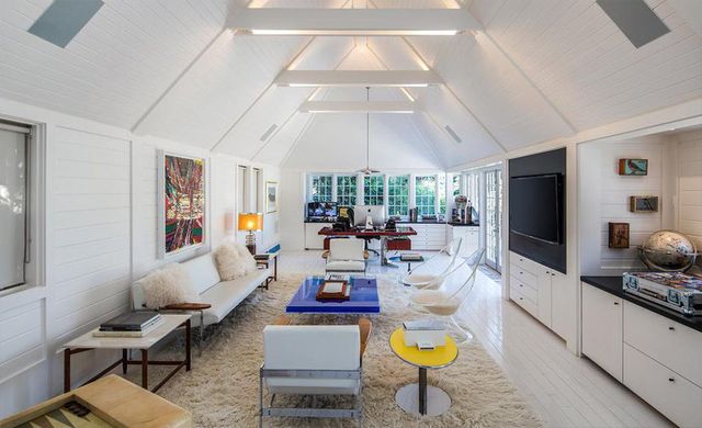 Будинок Дженніфер Еністон і Бреда Пітта продається за шалену суму: розкішні фото - фото 363531