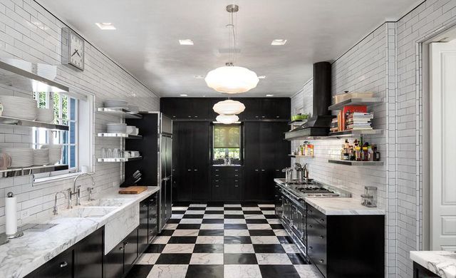 Будинок Дженніфер Еністон і Бреда Пітта продається за шалену суму: розкішні фото - фото 363532