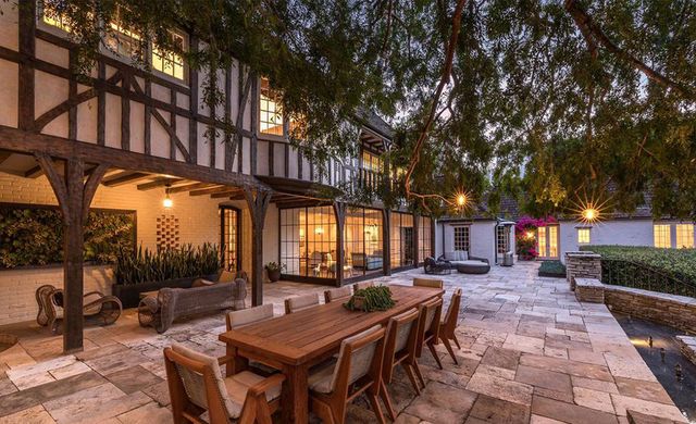 Будинок Дженніфер Еністон і Бреда Пітта продається за шалену суму: розкішні фото - фото 363544