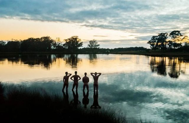 Австралійські студенти знялися голими для календаря (18+) - фото 363547