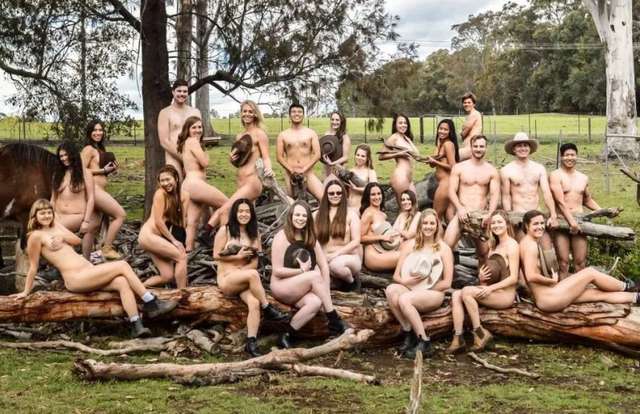 Австралійські студенти знялися голими для календаря (18+) - фото 363549