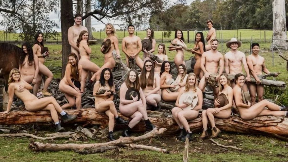 Австралійські студенти знялися голими для календаря (18+) - фото 1