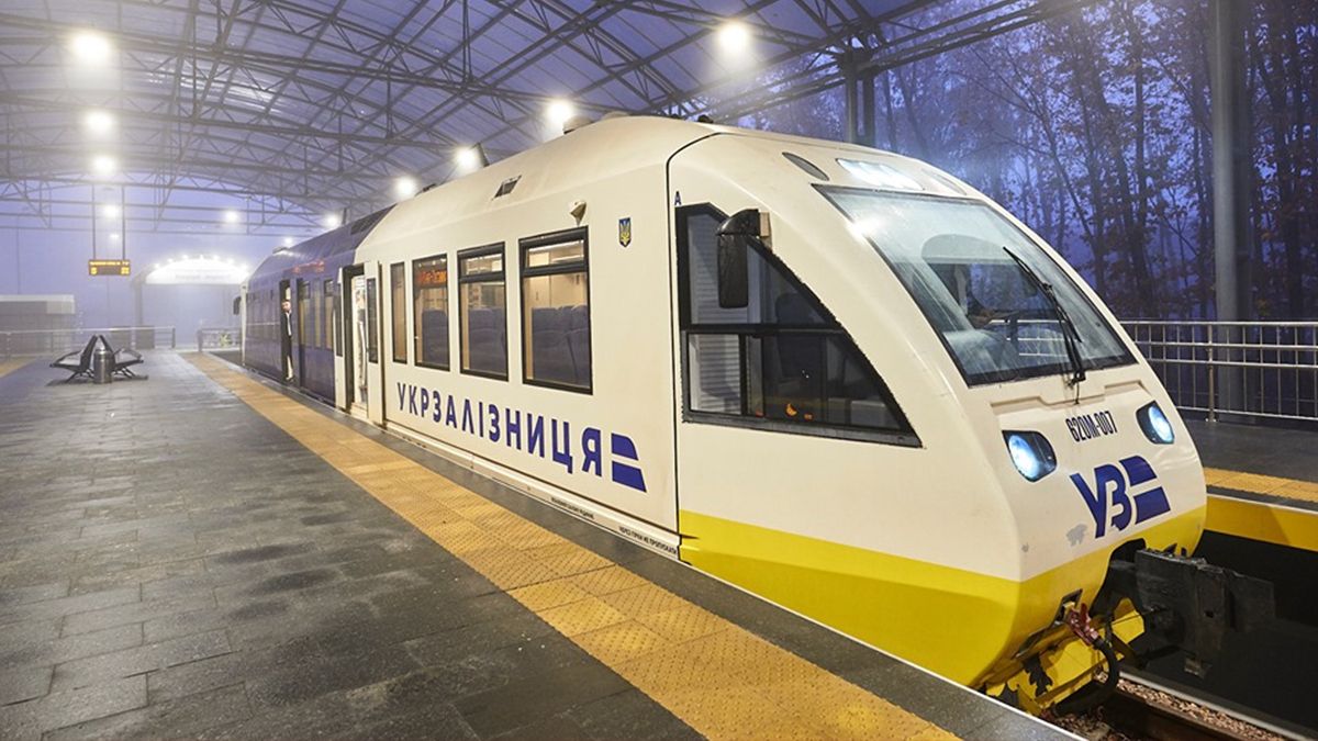 Укрзалізниця попередила пасажирів про важливі зміни у графіку потягів