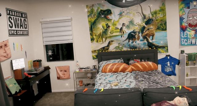 Блогер облаштував кімнату за допомогою бота, який здійснював покупки без його відома - фото 363645