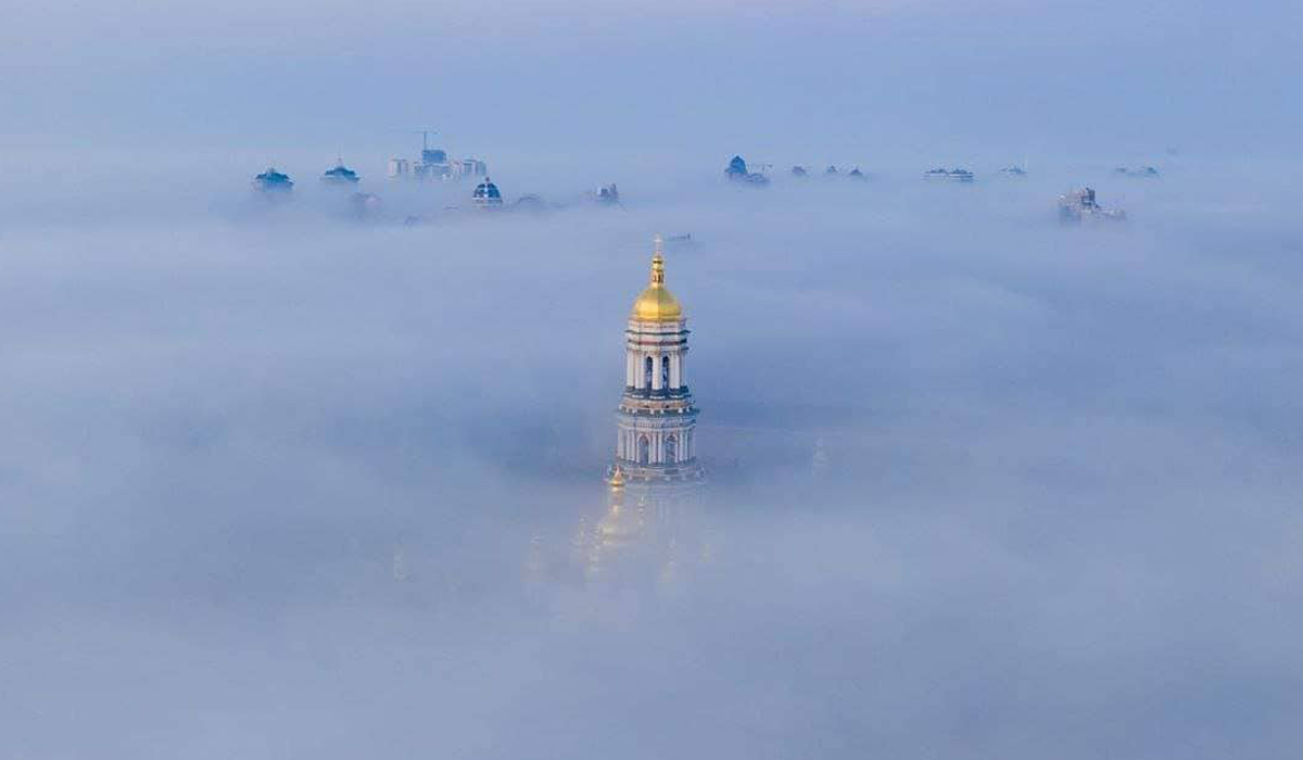 Київ у тумані: добірка приголомшливих фото смогу над столицею