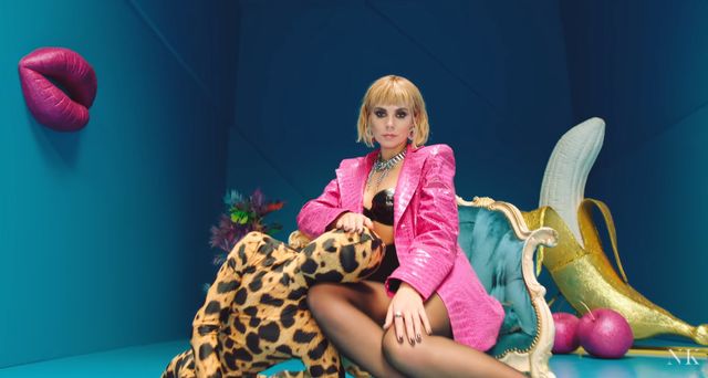 Настя Каменських в образі білявки - фото 363727