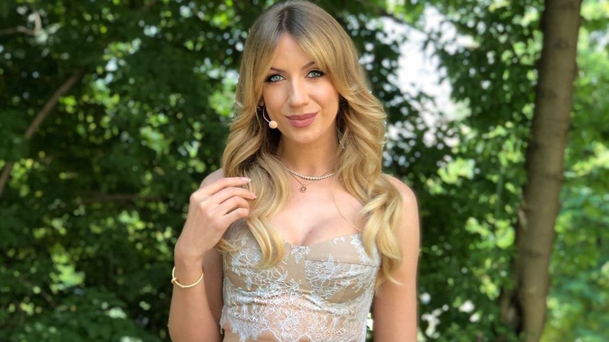 Леся Нікітюк похвалилася фігурою в прозорій сукні