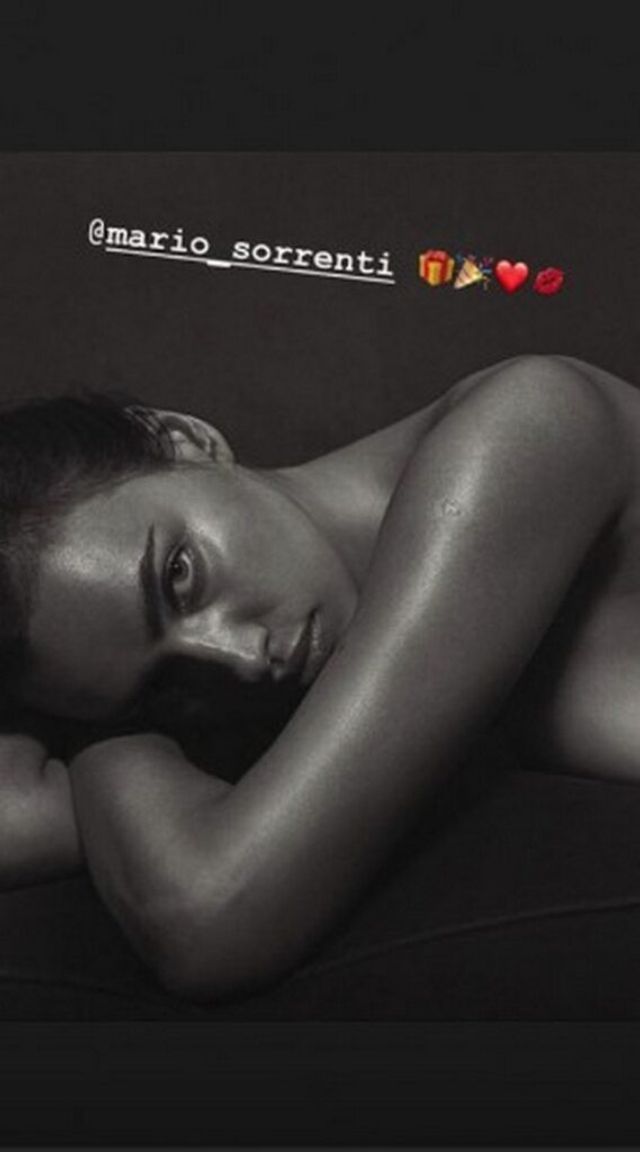 З днем народження: Ірина Шейк позувала повністю оголеною - фото 364261