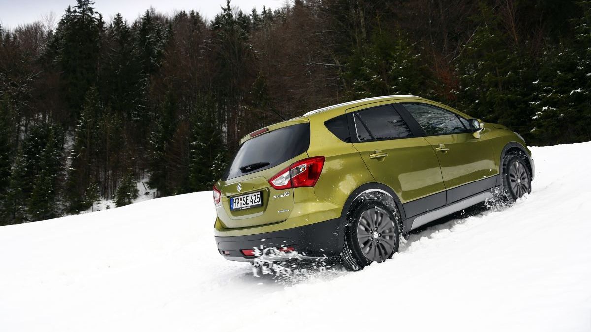 Названі найкращі кросовери для української зими