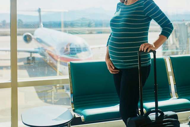 Жінка прикинулась вагітною, щоб не доплачувати за багаж - фото 364642