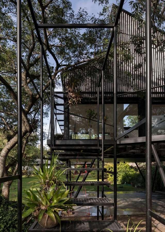 Архітектори звели сучасний будинок мрії на дереві для дорослих: фото - фото 364724