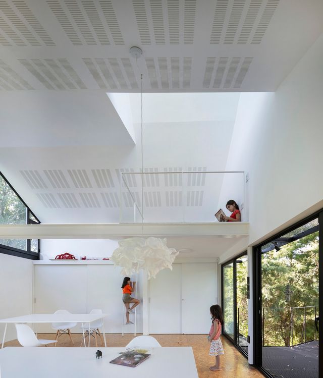 Архітектори звели сучасний будинок мрії на дереві для дорослих: фото - фото 364725