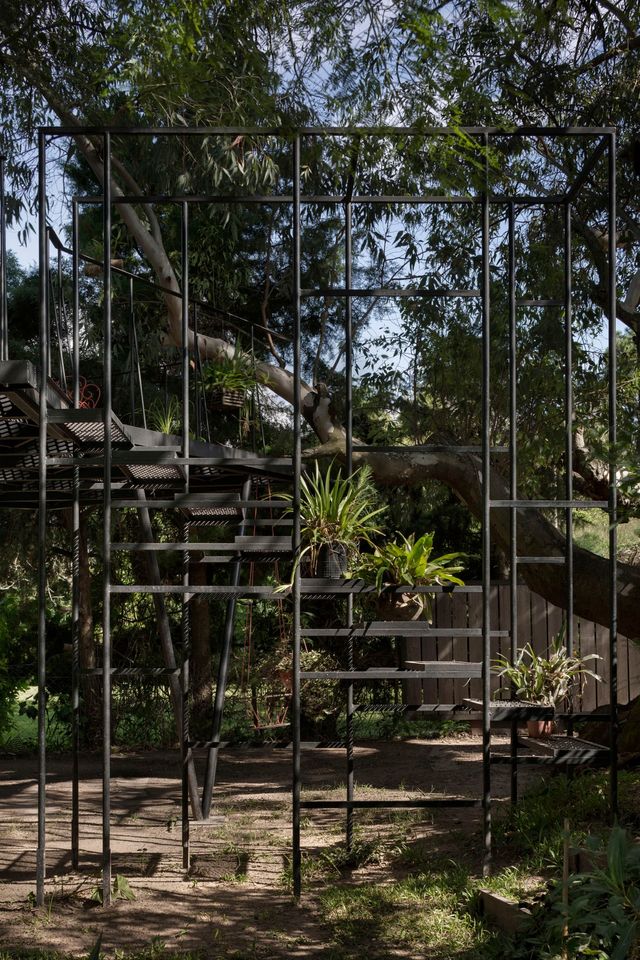 Архітектори звели сучасний будинок мрії на дереві для дорослих: фото - фото 364728