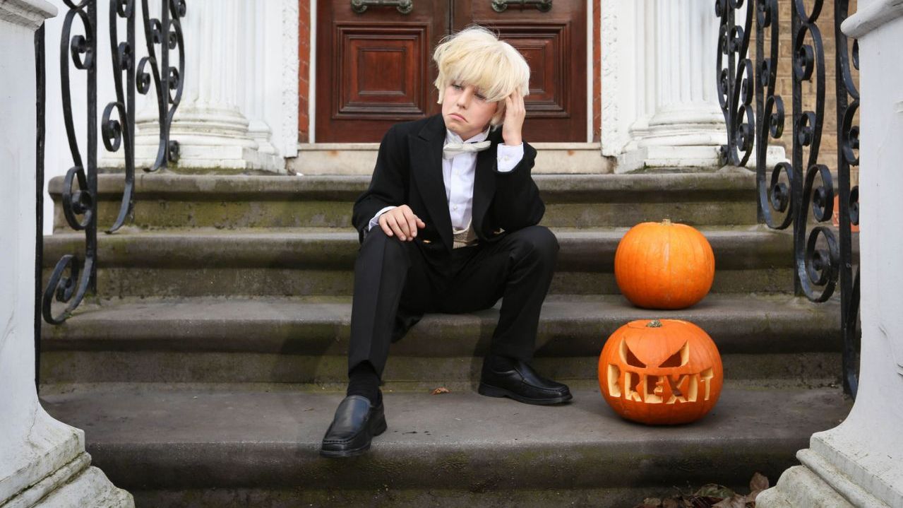 Британський прем'єр Борис Джонсон став популярним персонажем на Хеловін - фото 1