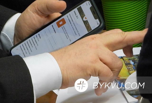 100 доларів за годину: як нардеп від Слуги народу замовляв інтимні послуги в Раді (18+) - фото 364812