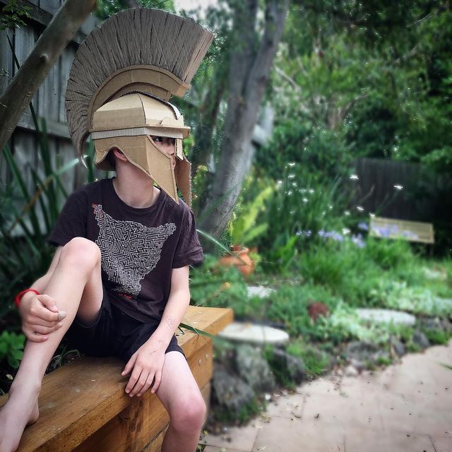 Австралійка робить картонні костюми на Хеловін, які дивують (фото) - фото 364820