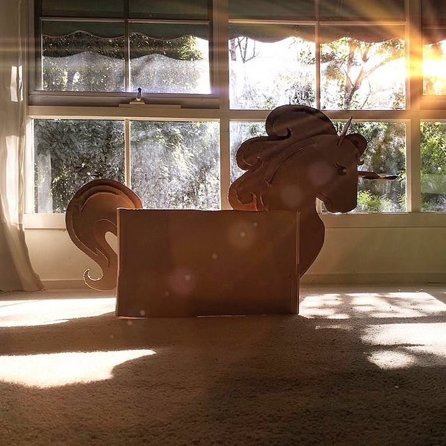 Австралійка робить картонні костюми на Хеловін, які дивують (фото) - фото 364829