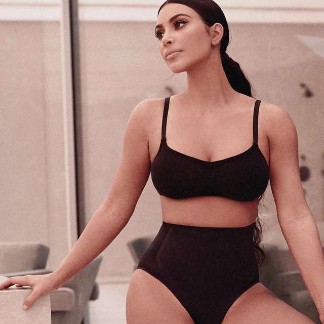 instagram.com/kimkardashian - фото 364933