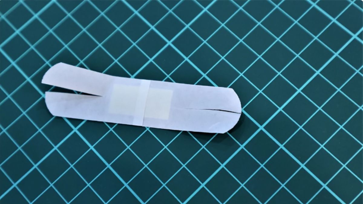 Навіщо розрізати лейкопластир саме так