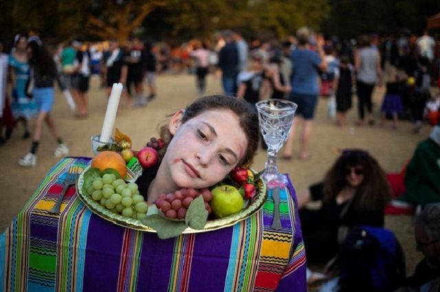 Як у світі відсвяткували Хеловін: добірка найцікавіших костюмів - фото 365203