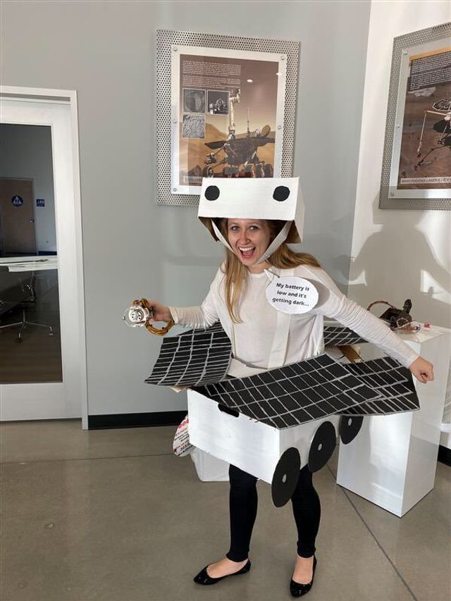 Як у світі відсвяткували Хеловін: добірка найцікавіших костюмів - фото 365205