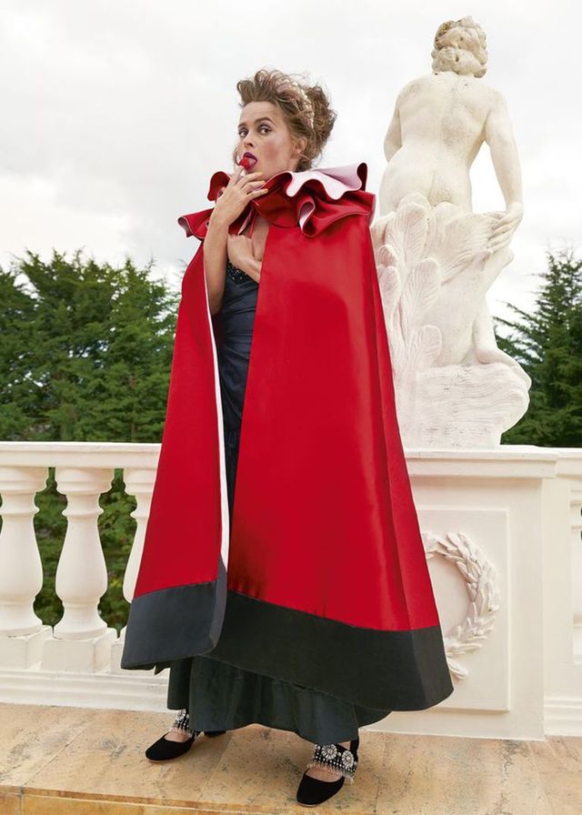 Зірка Гаррі Поттера знялась у розкішній фотосесії: Єлизавета ІІ оцінила б - фото 365273