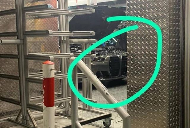 Компанія BMW потролила Mercedes-Benz: кумедне фото - фото 365285