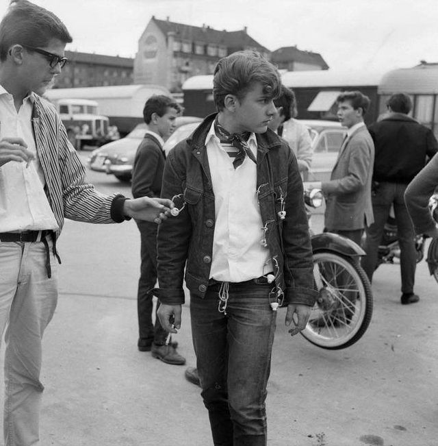 Бунтівна молодь 50-х у рідкісних знімках - фото 365319