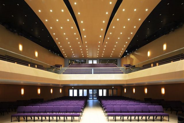 У Гонконзі побудували церкву-хмарочос: споруда вражає - фото 365353