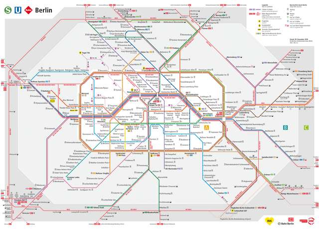 У Берлін їдуть за емоціями: що дивитися у столиці Німеччини і як не збанкрутувати у метро - фото 365611
