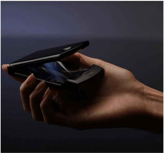 У мережі з'явилися фото гнучкої розкладачки Motorola - фото 365632